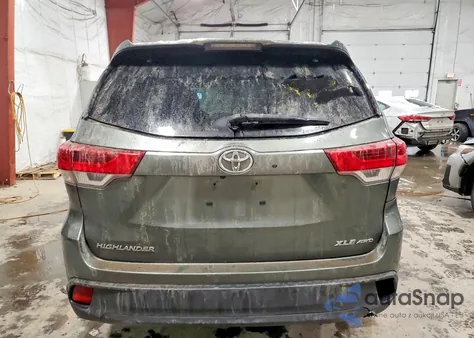 2018 Toyota Highlander Se z USA, uszkodzony, nr VIN 5TDJZRFH6JS897481